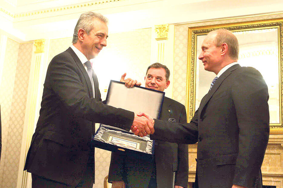 Bei Staatsbesuchen gibt es immer Geschenke. Hier ein Gemälde von Russlands Präsident Putin für Ministerpräsident Tillich in Moskau im Jahr 2009.