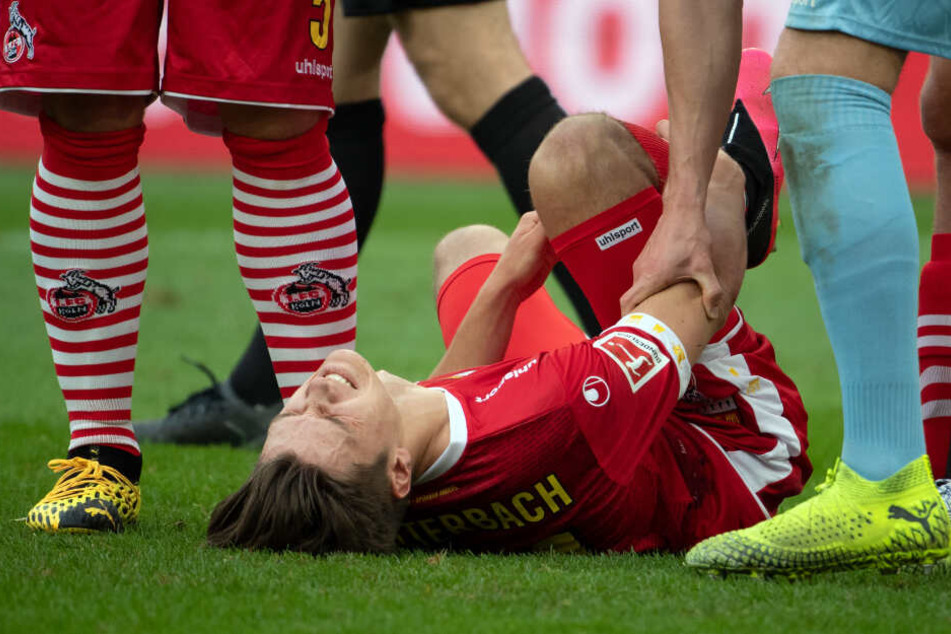 Noah Katterbach knickte beim Spiel gegen Bayern München schmerzhaft um.