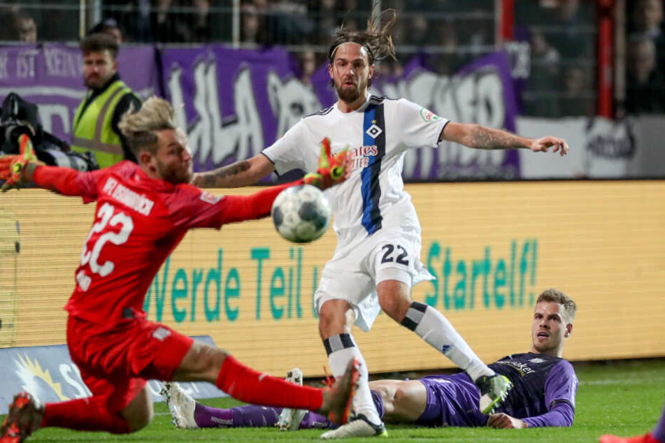 Martin Harnik versuchte es gegen Osnabrück, doch der Ball ging daneben.