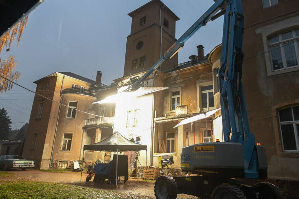 Bis zum 12. Dezember wird der zehnte Dresden-"Tatort" im morbiden Schloss Pinnewitz gedreht.