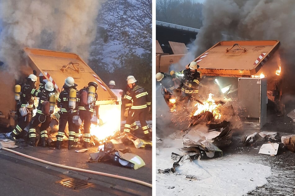 Die Feuerwehr musste den Container ausräumen, um den Brand vollständig zu löschen.