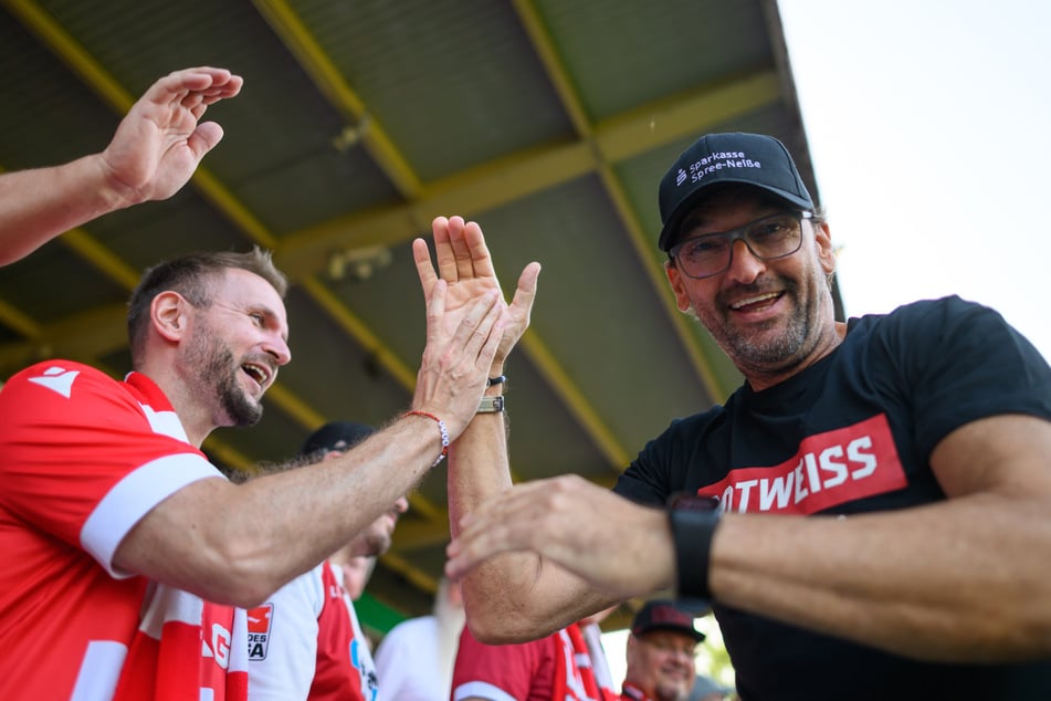 Energie Cottbus und Claus-Dieter Wollitz (59, r.) reiten auf einer Erfolgswelle.