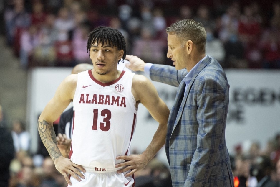With the leadership of head coach Nate Oats (r.), Alabama basketball pushed through the emotions of their off-court drama to pull out a big conference win against Vanderbilt.