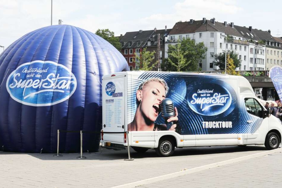 Der Castingtruck wird in 13 Städten in Deutschland, Österreich und der Schweiz halt machen.