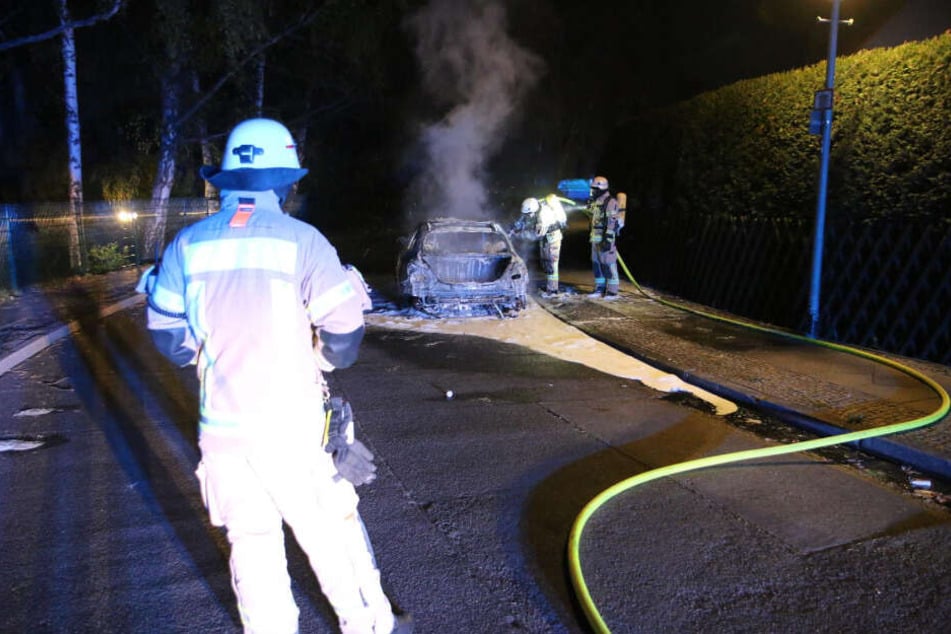 Die Feuerwehr wurde in der Nacht zum Samstag gegen 3:40 Uhr alarmiert.