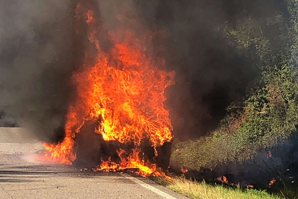 Der BMW stand in Flammen.