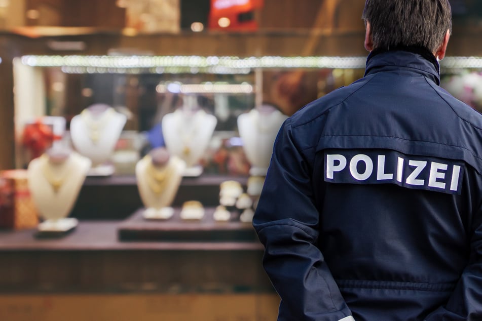 Nach dem Überfall auf ein Juweliergeschäft in Wolfratshausen sucht die Polizei nach den Tätern.