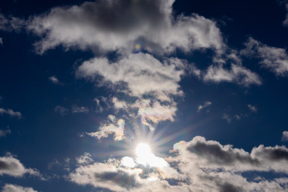 Der Start in die neue Woche wird mit einer Mischung aus Sonne und Wolken in Bayern dann immerhin freundlicher.