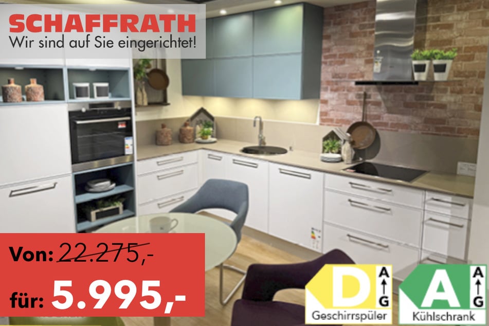 Wohnküche inkl. Geräte von AEG: Backofen GB5020, EEK+ A+, Kochfeld GI644K, Dunstabzug DTB5960HM, EEK* A, Kühlschrank SKE81226ZF, EEK* A++, Geschirrspüler FSE63637P, EEK* D, Edelstahl-Spüle