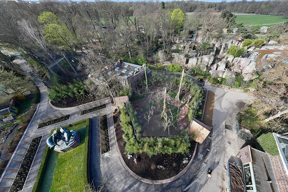 Die begehbaren Vogelwelten bestehen aus den Bereichen "Loriversum" und "Amazonien" und wurden im April eröffnet.