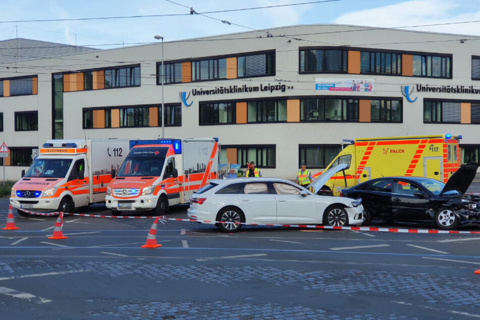 Nach ersten Informationen sind mehrere Personen verletzt worden.