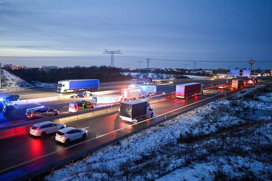 Ein Unfall eines Geisterfahrers sorgt am Mittwochmorgen für eine Vollsperrung der A2 bei Magdeburg. Der Fahrer verstarb noch am Unfallort.