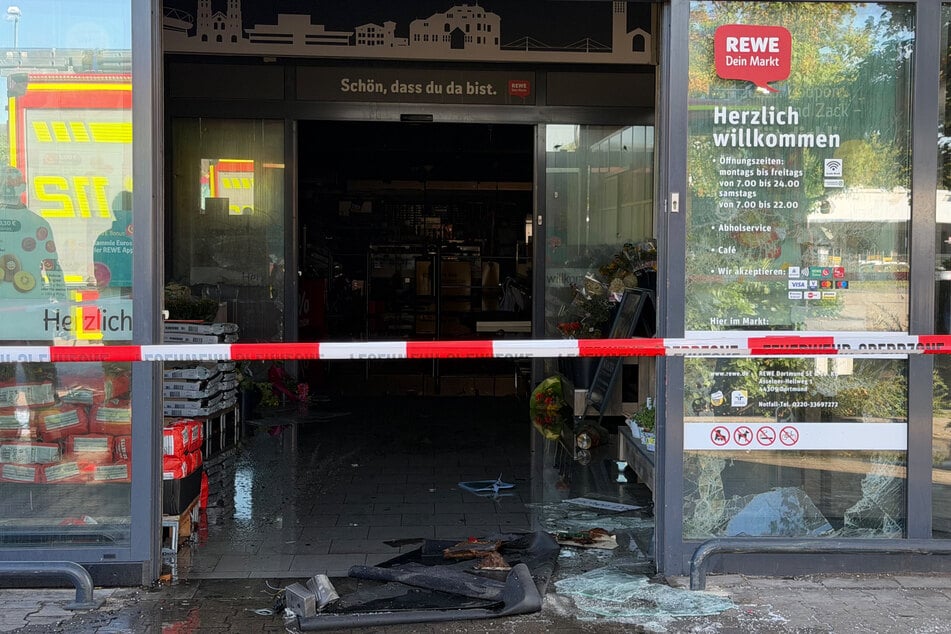 Die Polizei hat die Ermittlungen zu einem Feuer in einem Rewe-Markt in Leverkusen-Bürrig aufgenommen.