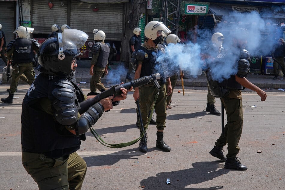 In Lahore kam es zu Zusammenstößen zwischen Anhängern der islamistischen Partei "Tehreek-e-Labbaik Pakistan" sowie Polizeikräften.