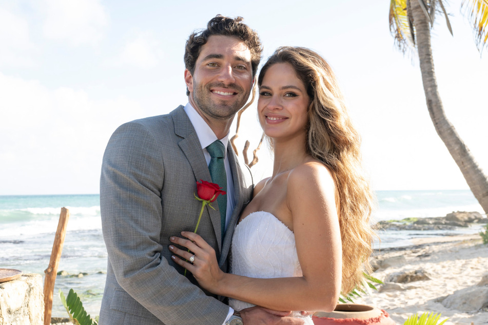 Joey proposed to Kelsey (r.) in Monday's finale, and the two are currently still engaged.
