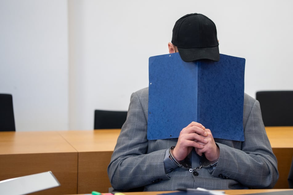 Drei Nachbarn ermordet und zerstückelt: Vor Gericht kommen grausame Details ans Licht