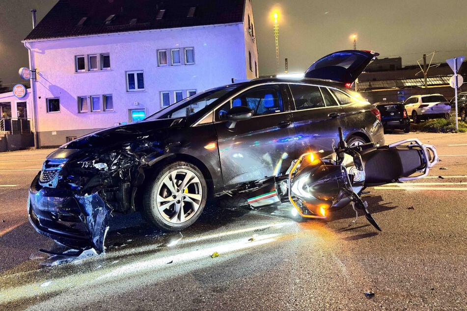 Die verunfallten Fahrzeuge waren nicht mehr fahrbereit.