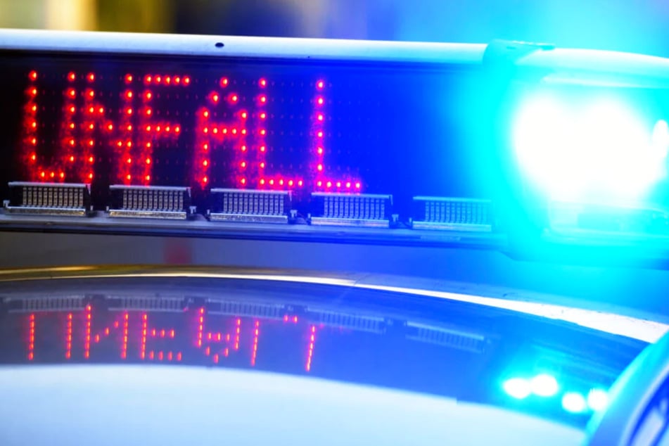 Mehrere Notrufe gingen bei der Polizei Wolfsburg aufgrund eines betrunkenen Autofahrers ein. (Symbolbild)