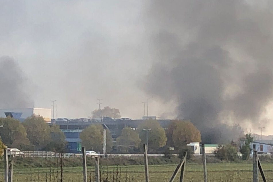 Feuer in Ikea-Parkhaus: Mann erleidet schwere Verbrennungen