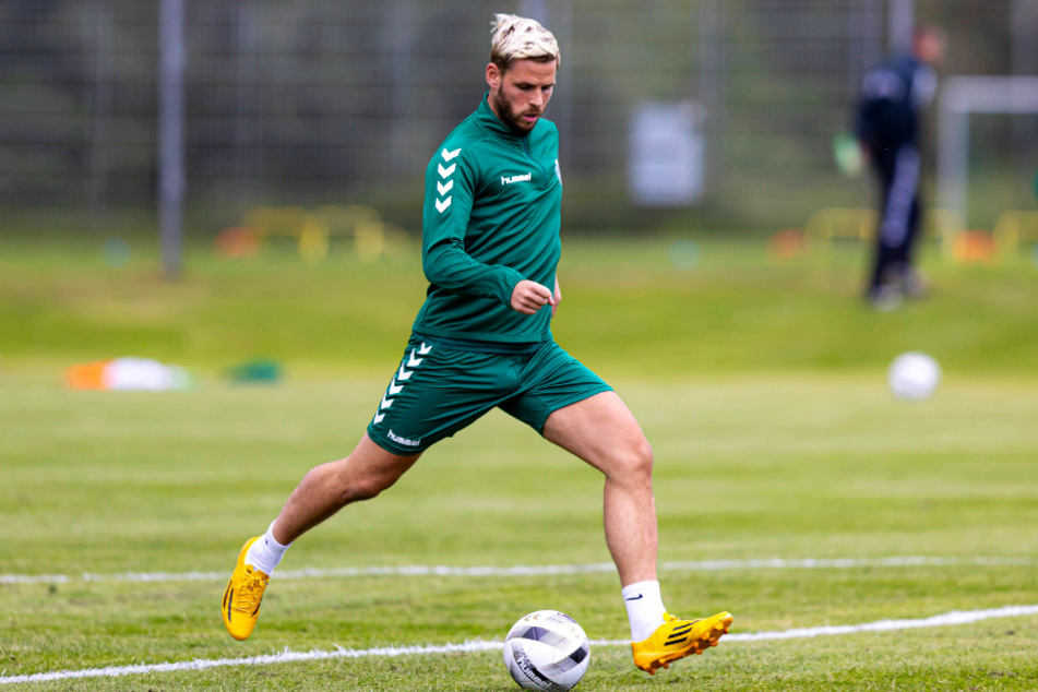 Justin Eilers im Dress des VfB Lübeck. Beim Drittliga-Aufsteiger darf er sich im Probetraining für einen Vertrag empfehlen.