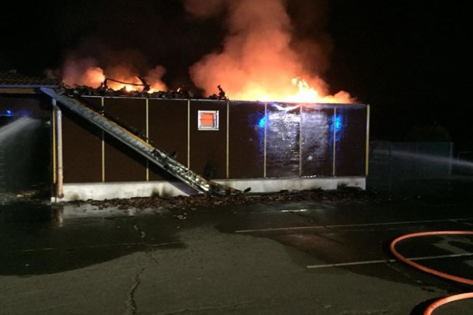 Die Freiwillige Feuerwehr Erftstadt hatte bis in den frühen Morgenstunden viel zu tun.
