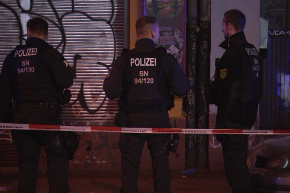 Das Opfer soll dabei schwer verletzt worden sein.
