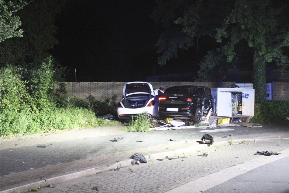 Der 19-Jährige verlor die Kontrolle über seinen Wagen und rauschte in eine Parkbucht.
