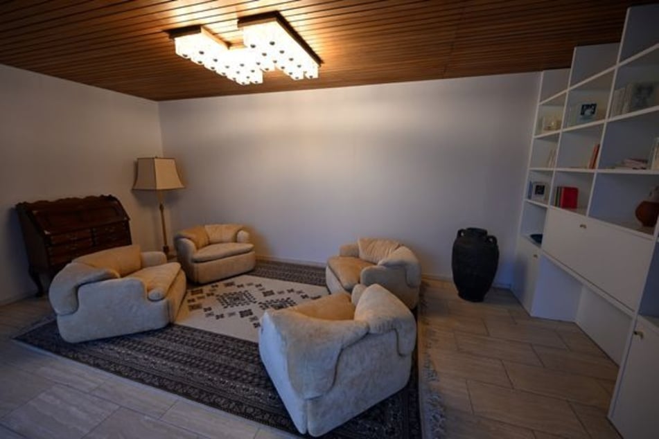 Private Räumlichkeiten im Bungalow: Als letzter Kanzler wohnte Helmut Kohl (†87) in dem Flachbau.