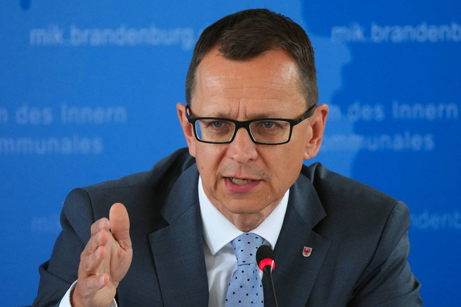 Der Brandenburger Verfassungsschutz-Chef Jörg Müller hat die Maßnahme gegen die Anastasia-Bewegung am Mittwoch im Innenausschuss verkündet.