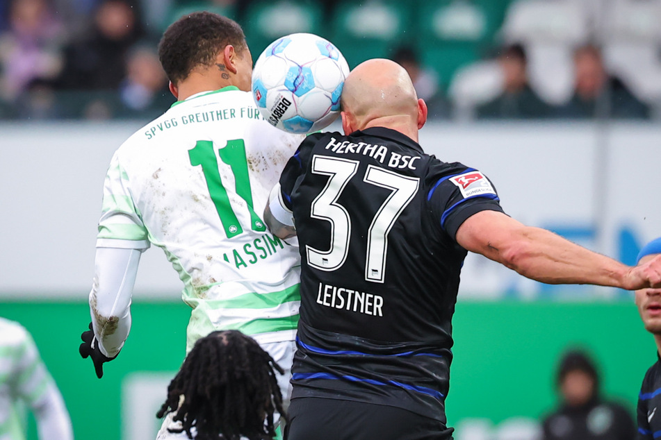 Trotz 120 Minuten in den Knochen stand Abwehrchef Toni Leistner (34, r.) wieder in der Startelf.