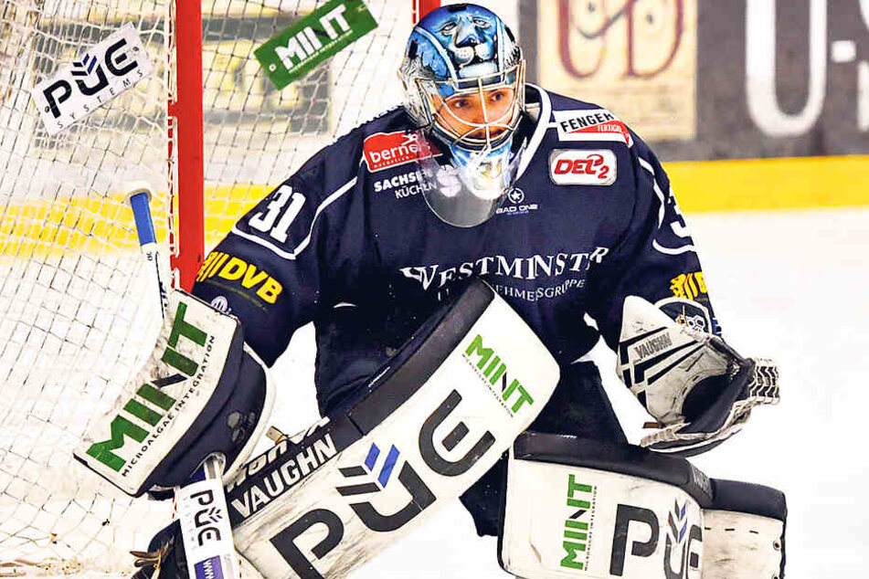 Marco Eisenhut steht auch in der kommenden Saison im Eislöwen-Kasten.
