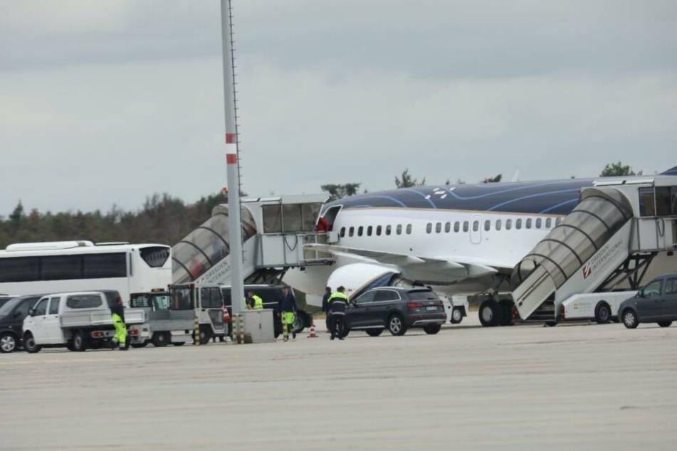 Die Mannschaft stieg direkt vom Flieger in den Bus.