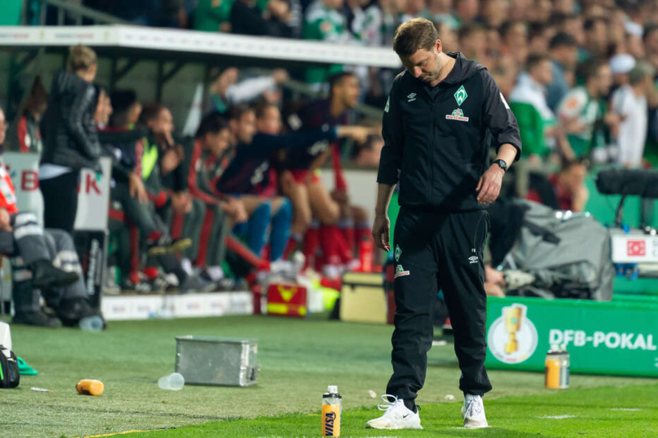 Werder Bremen Coach Florian Kohfeldt völlig entgeistert.