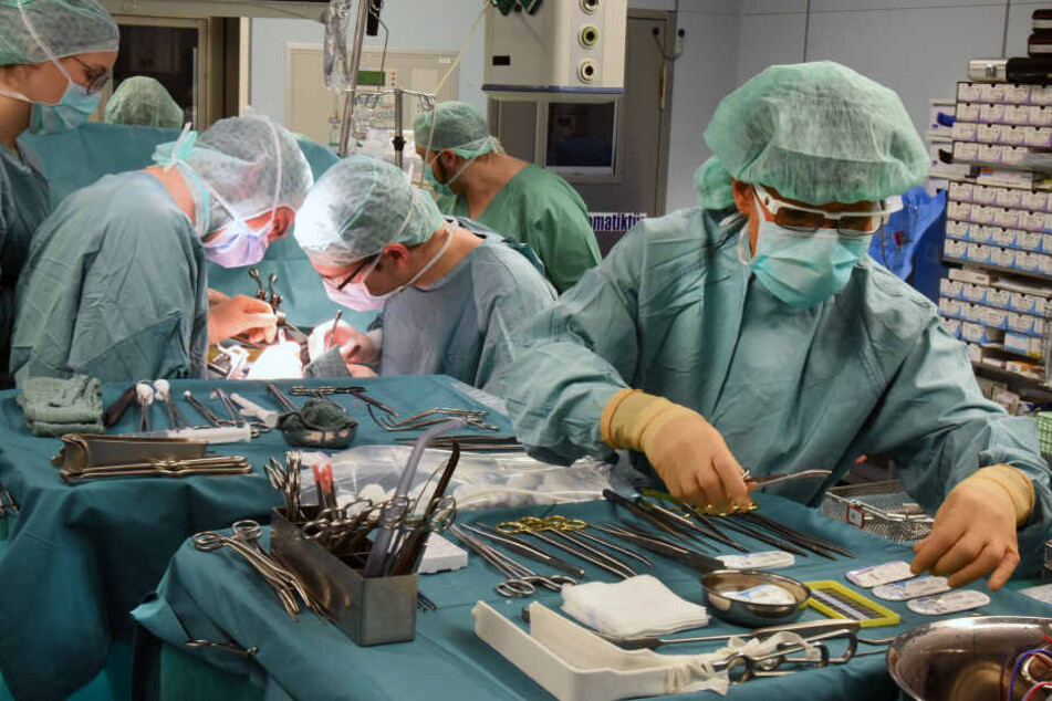 Im Transplantationszentrum in Leipzig wurden in den letzten 25 Jahren 1007 Nieren und 1043 Lebern transplantiert.