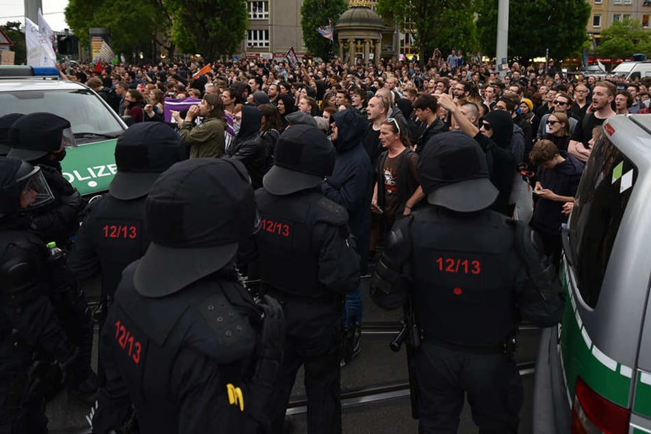 Am Rande der Montags-Demos kam es zu mehreren Vorkommnissen. (Symbolbild)