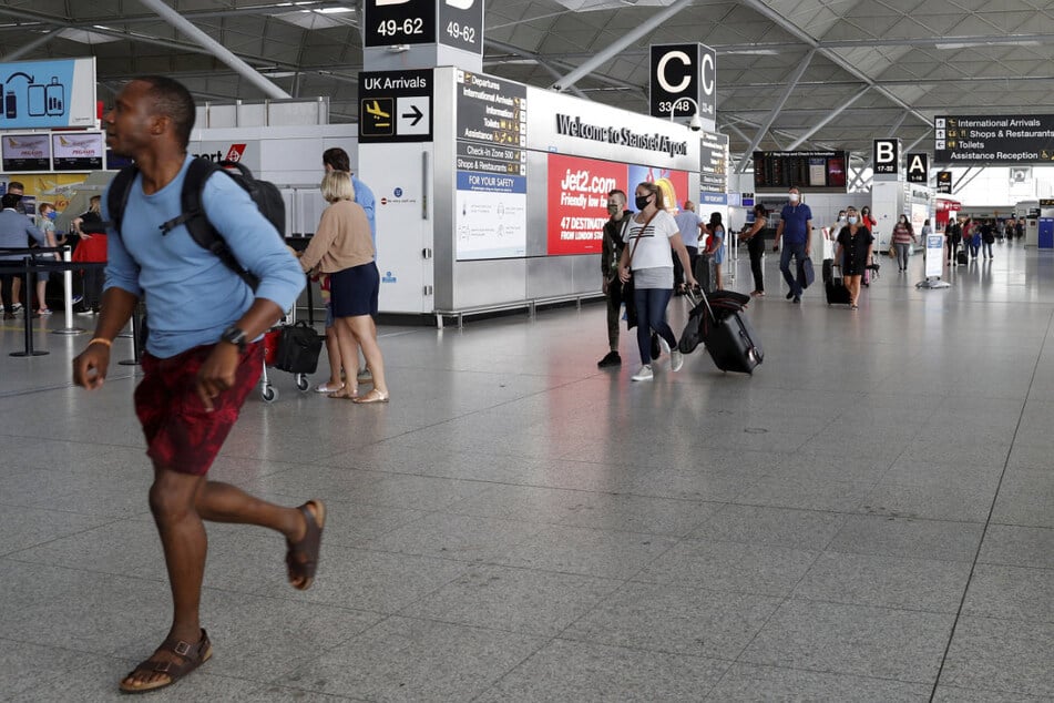 Bombendrohung an Londoner Flughafen! Polizei nimmt drei Männer fest