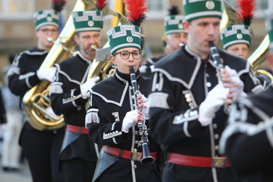Bei der Bergparade sind etwa 1100 Uniformträger und Bergmusiker dabei.