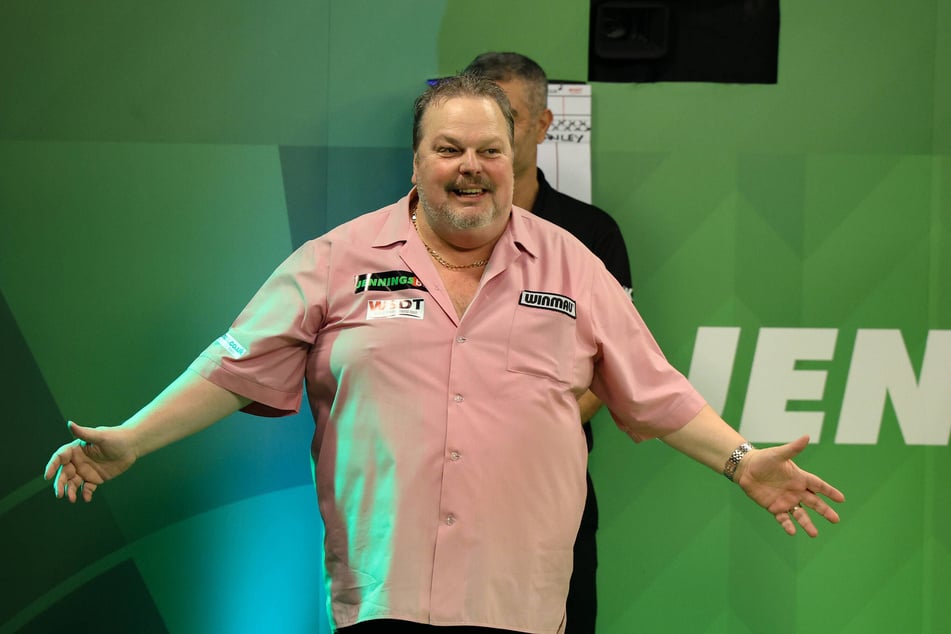 Ex-Profi und PDPA-Boss Peter Manley (63) gerät aktuell ins Kreuzfeuer der Darts-Spieler.