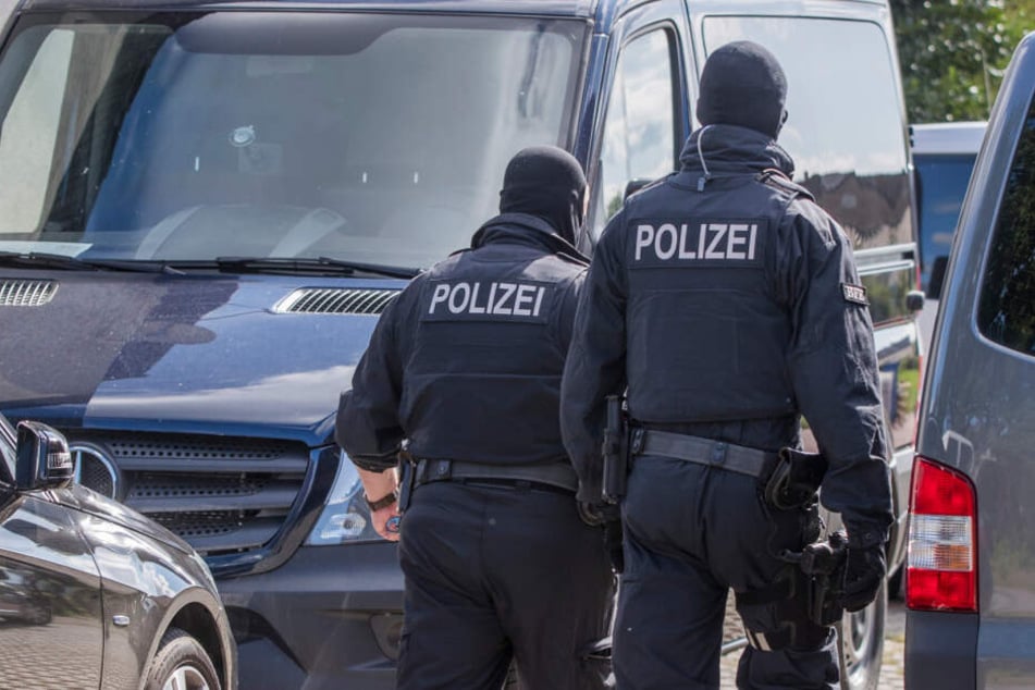Polizisten hatten die Wohnung des Mannes durchsucht. (Symbolbild)