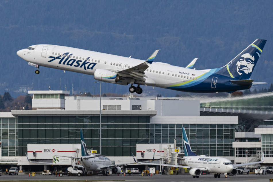 Ein Flugzeug von Alaska Airlines.