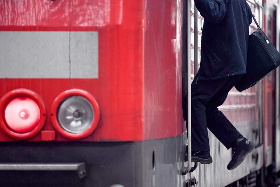 Die Bahn kann hunderte offenen Lokführerstellen nicht besetzen (Symbolbild).
