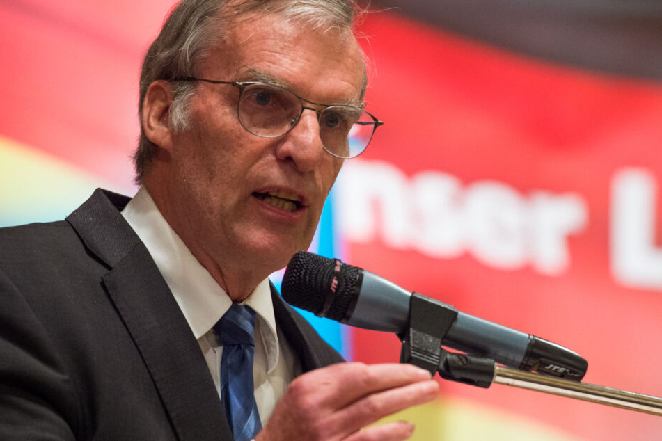 Bruno Hollnagel (AfD), Landesvorsitzender der AfD, spricht bei einer Veranstaltung.