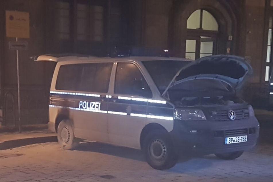 Am VW-Bus der Bundespolizei entstand ein Schaden von 11.000 Euro.
