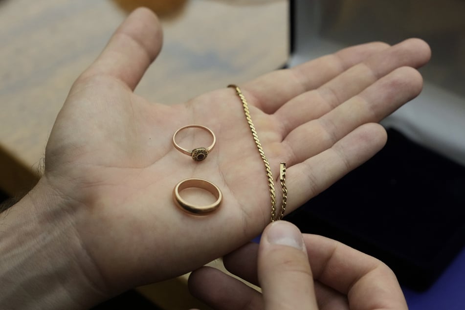 Mit falschem Goldschmuck versuchten die Trickdiebe die Opfer übers Ohr zu hauen. (Symbolfoto)