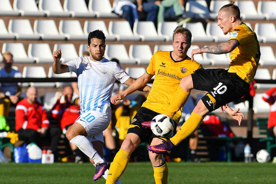 Da schaut sogar der Kapitän etwas skeptisch: Marvin Stefaniak (10) ist immer mal wieder für technisch spektakuläre Einlagen gut, wie hier im Testspiel gegen den FC Zürich.