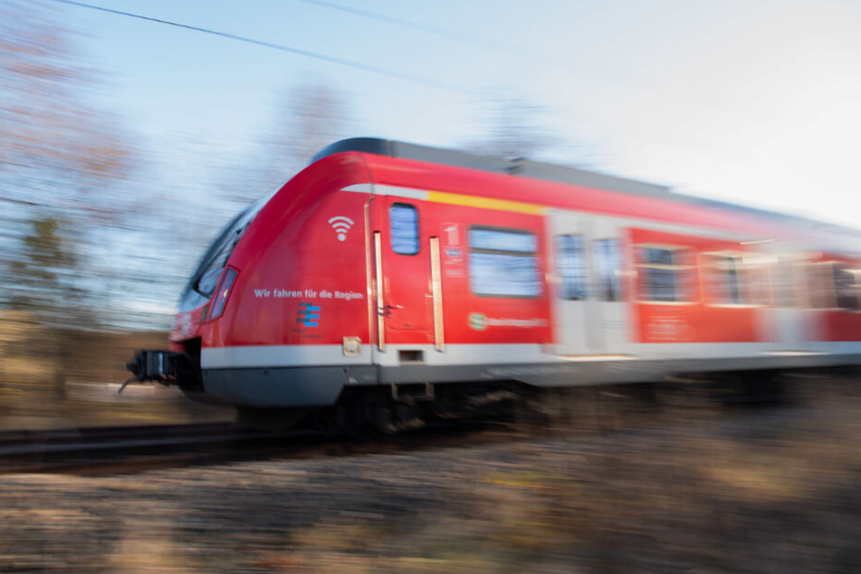 Zahlreiche Züge verspäteten sich und mussten umgeleitet werden (Symbolfoto).