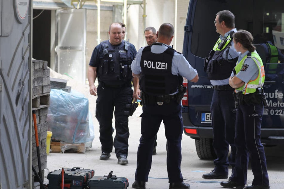 Die Polizei nahm insgesamt sechs Männer in Köln und Dürren fest.