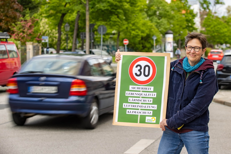 Gescheitert: Die Dresdner Grünen-Stadträtin Ulrike Caspary (55) wollte mehr Tempo-30-Zonen in der Landeshauptstadt. Der Antrag ihrer Fraktion wurde aber im Stadtrat abgelehnt.