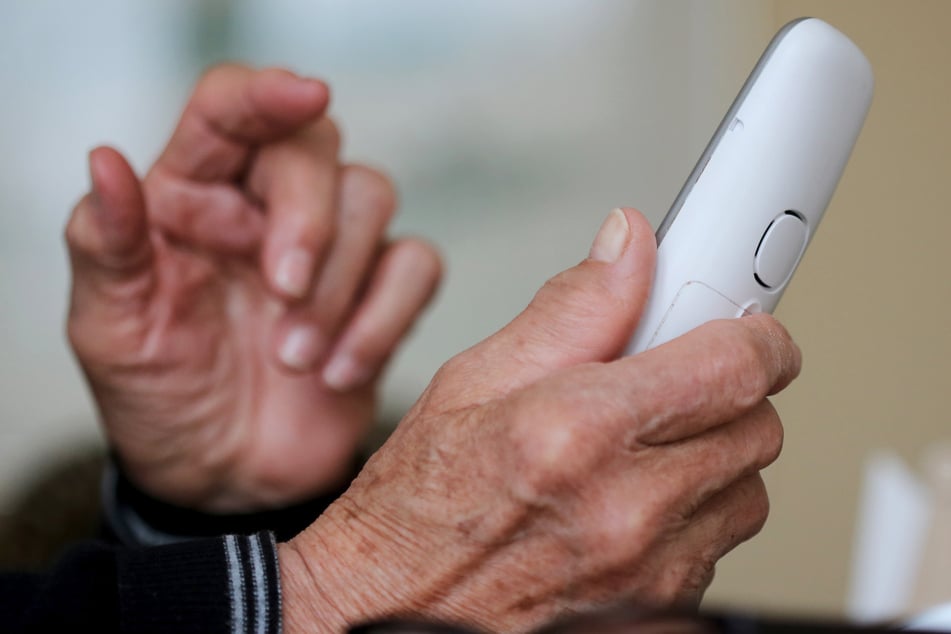 Leipzig: Rentner um 16.000 Euro betrogen: Leipziger Polizei sucht nach fiesem Abzocker