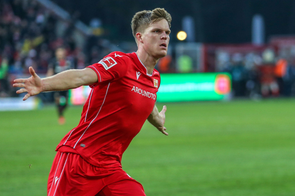Marius Bülter jubelt nach seinen Treffer zum 2:2 gegen Bayer Leverkusen.